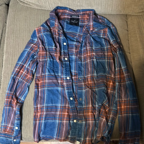 Ladies American Eagle plaid button up - Picture 1 of 2